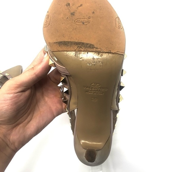 Valentino Garavani Rockstud Pumps – Beige Patent Leather, Size 39 (US 9) - Picture 8 of 16